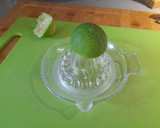 Foto del paso 5 de la receta: Cubos de aguacate con pepino y lima, huevas y hojita albahaca