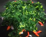 Foto langkah ke 4 dari resep 1029. Oseng Daun dan Bunga Pepaya.