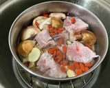 高麗菜乾枸杞香菇排骨湯（大同電鍋料理）的食譜步驟7照片