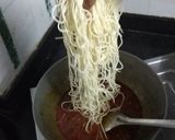 A picture of step 4 of Noodles in Spicy Pasta Sauce.