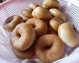 Foto langkah ke 3 dari resep Donat Gula Karamel eggless 1x proofing saja.