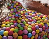 Foto del passaggio 7 della ricetta Gravity cake Smarties