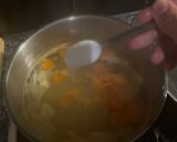 A picture of step 3 of Spinach Clear Soup.