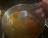 A picture of step 3 of Spinach Clear Soup.