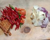 Foto langkah ke 2 dari resep Tumis telor ceplok kecap.