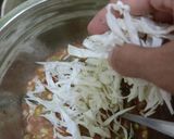 Foto langkah ke 3 dari resep Martabak Telur Kol & Kornet.