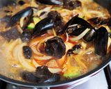 Foto langkah ke 8 dari resep Jjampong, Sup kuah seafood Korea. Pedes, gampang dan seger.