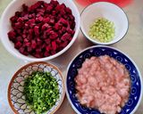 Hình bước làm 1 của món Canh củ dền thịt bằm