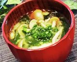 A picture of step 3 of Shimeji and Wakame Miso Soup.