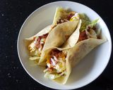 Foto langkah ke 4 dari resep Homemade Salad Wrap.