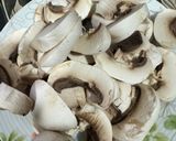 صورة لخطوة 1 من وصفة شرحات لحمة مع الفطر