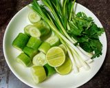 รูปขั้นตอนการทำที่ 1 ของ ข้าวผัดแหนม
