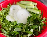 Hình bước làm 1 của món Gỏi Gà Xé Phay