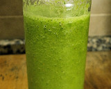 Foto del paso 3 de la receta: Batido Verde Saludable con Sabor a Gominola de Anís
