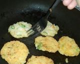 Foto langkah ke 6 dari resep Martabak Nasi untuk anak 2 tahun simple.