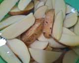 Foto langkah ke 1 dari resep 1.021. Potato Wedges Sat Set.