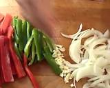 Foto del paso 1 de la receta Patatas a lo pobre con huevos y bacon