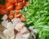 Foto langkah ke 1 dari resep Tumis Wortel Buncis Bakso.