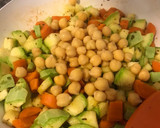 Foto del paso 1 de la receta: Sopa de verduras y garbanzos exprés