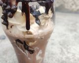 चॉकलेट आइसक्रीम मिल्क शेक (chocolate ice cream milkshake recipe in Hindi) रेसिपी चरण 3 फोटो