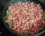 Foto del paso 6 de la receta: Espaguetis con carne picada en salsa de tomate y baguette con fiambres y queso
