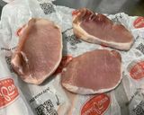 Une image de l'étape 1 de Médaillons de porc grillés à la moutarde et poivrons rouges.