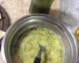Foto del paso 2 de la receta: Omelette de huevo, pesto rúcula con queso y tomate