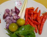 Foto langkah ke 1 dari resep Cumi Asin Sambal Matah.