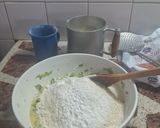 Foto del paso 3 de la receta: Buñuelos de lechuga y cebolla