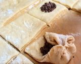 Foto del paso 3 de la receta: PAN🌾PIÑITA🍍Relleno con Chips de Chocolate...!