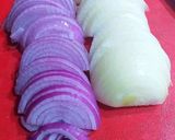 Foto del paso 4 de la receta: Cordero guisado en salsa reducida de dos cebollas con pasas