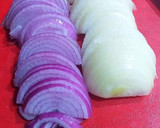 Foto del paso 4 de la receta: Cordero guisado en salsa reducida de dos cebollas con pasas