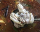 รูปขั้นตอนการทำที่ 2 ของ “ต้มยำไก่ใส่เห็ดนางฟ้า”