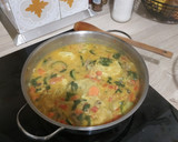 Foto del paso 4 de la receta: Merluza en salsa de curry