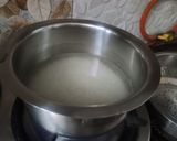 केसरिया नारियल की बर्फी रेसिपी चरण 2 फोटो