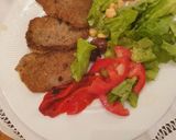 Foto del paso 5 de la receta: Milanesas de peceto con ensalada verde