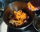 Foto del passaggio 7 della ricetta Spezzatino Cremoso di Vitello ai Funghi e Verdure