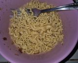 Foto langkah ke 2 dari resep Mie gulung sosis tanpa telur dengan parsley bubuk sederhana sat set cemilan anak.