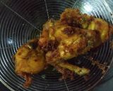 Foto langkah ke 5 dari resep Ayam Goreng Bumbu Kuning.