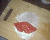 Foto del paso 1 de la receta: Tostas frías de fiambre, queso y pimiento del piquillo