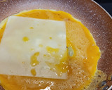 Foto del paso 1 de la receta: Tortilla a la francesa con queso y dados de jamón