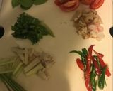 รูปขั้นตอนการทำที่ 1 ของ ต้มส้มตีนไก่