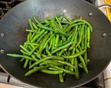 A picture of step 1 of Stir-Fried Green Beans with Shrimp.
