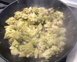 Une image de l'étape 8 de Fleurettes de chou romanesco au bouillon de poisson et estragon.