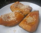 รูปขั้นตอนการทำที่ 2 ของ ฟักทองอบเนย ไมโครเวฟ + เตาอบลมร้อน Sesame &Butter Roasted 🎃