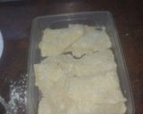 Foto del paso 3 de la receta: Merluza adobada, empanada y frita con papas fritas y alioli
