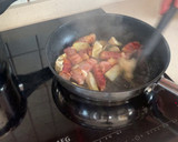 Foto del paso 2 de la receta: Arroz alla arrabbiata con alcachofa y panceta