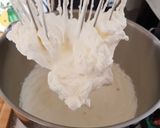 Foto del passaggio 4 della ricetta Cheesecake ai frutti di bosco senza cottura