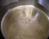 A picture of step 2 of Matar Pulao.