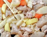 A picture of step 3 of Simmered Bamboo Shoots and Chicken (Chikuzen-ni Style) with Just 4 Tablespoons of Seasoning.